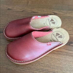 Duckfeet BLÅVAND Red Leather Slip-On Clogs